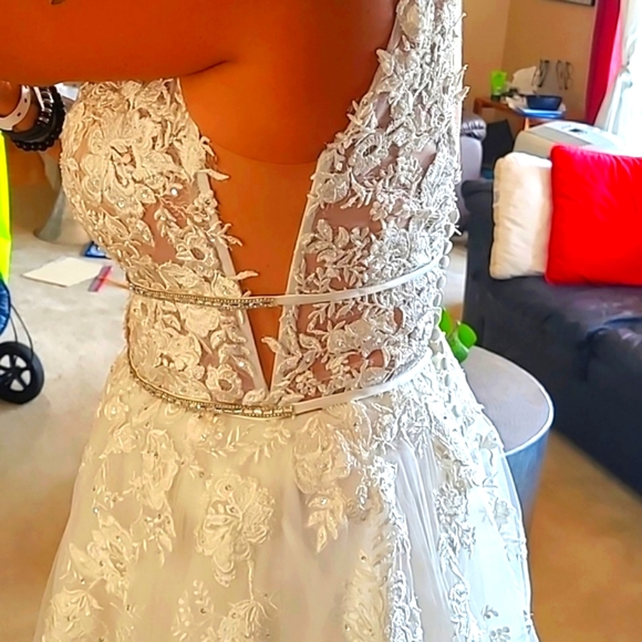 Wedding Dress size 14 Never worn. - Picture 8 of 14